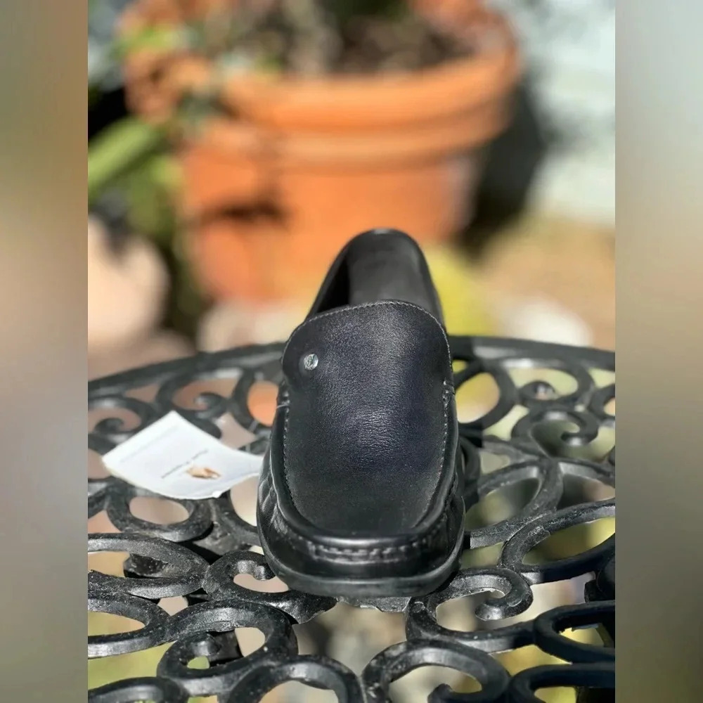 Hush Puppies — Black Leather Loafers - Picture 6 of 6